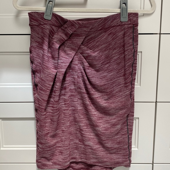 Lululemon skirt size 8 - Picture 2 of 5
